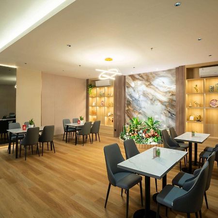 Ramada By Wyndham Serpong Exterior foto