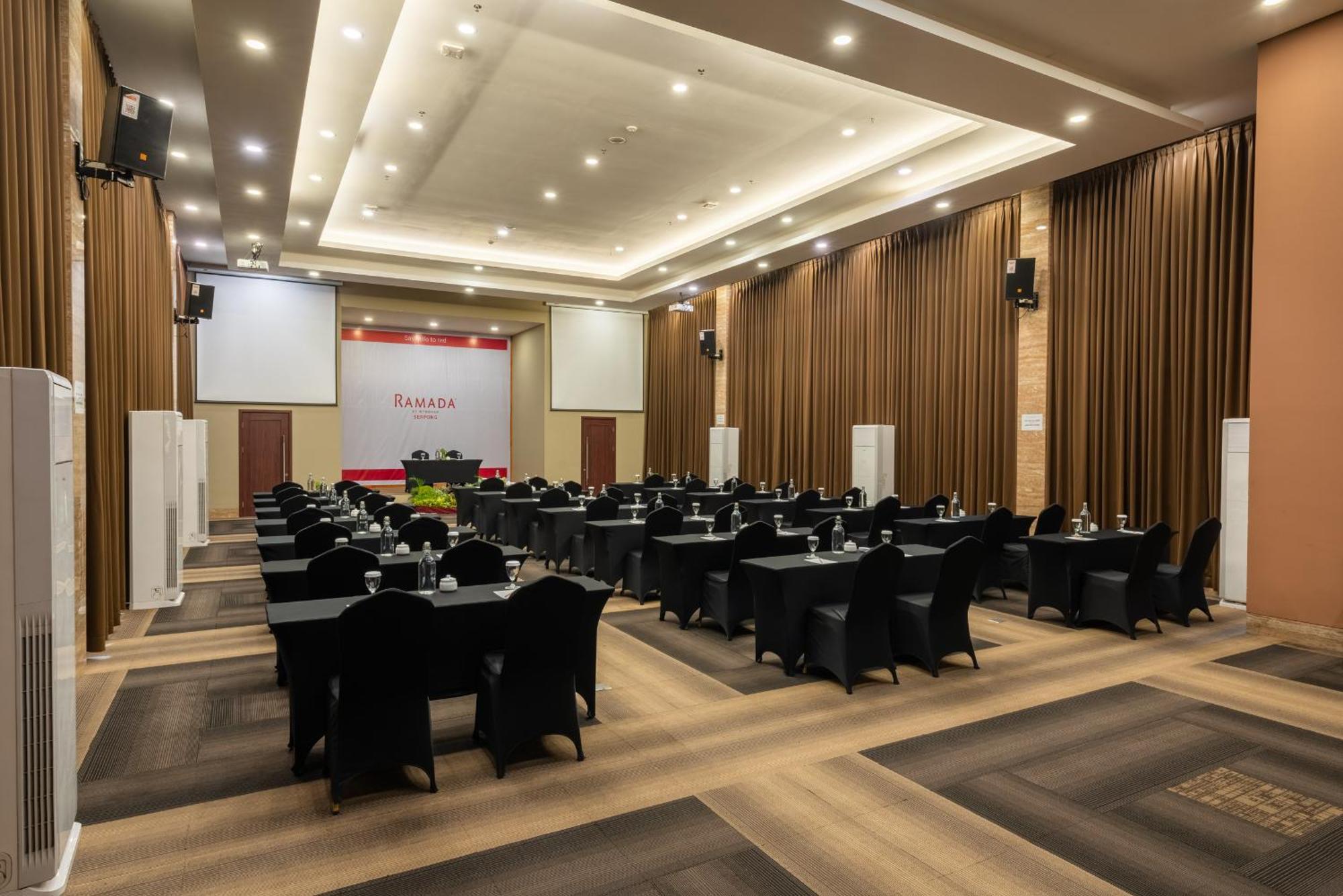 Ramada By Wyndham Serpong Exterior foto