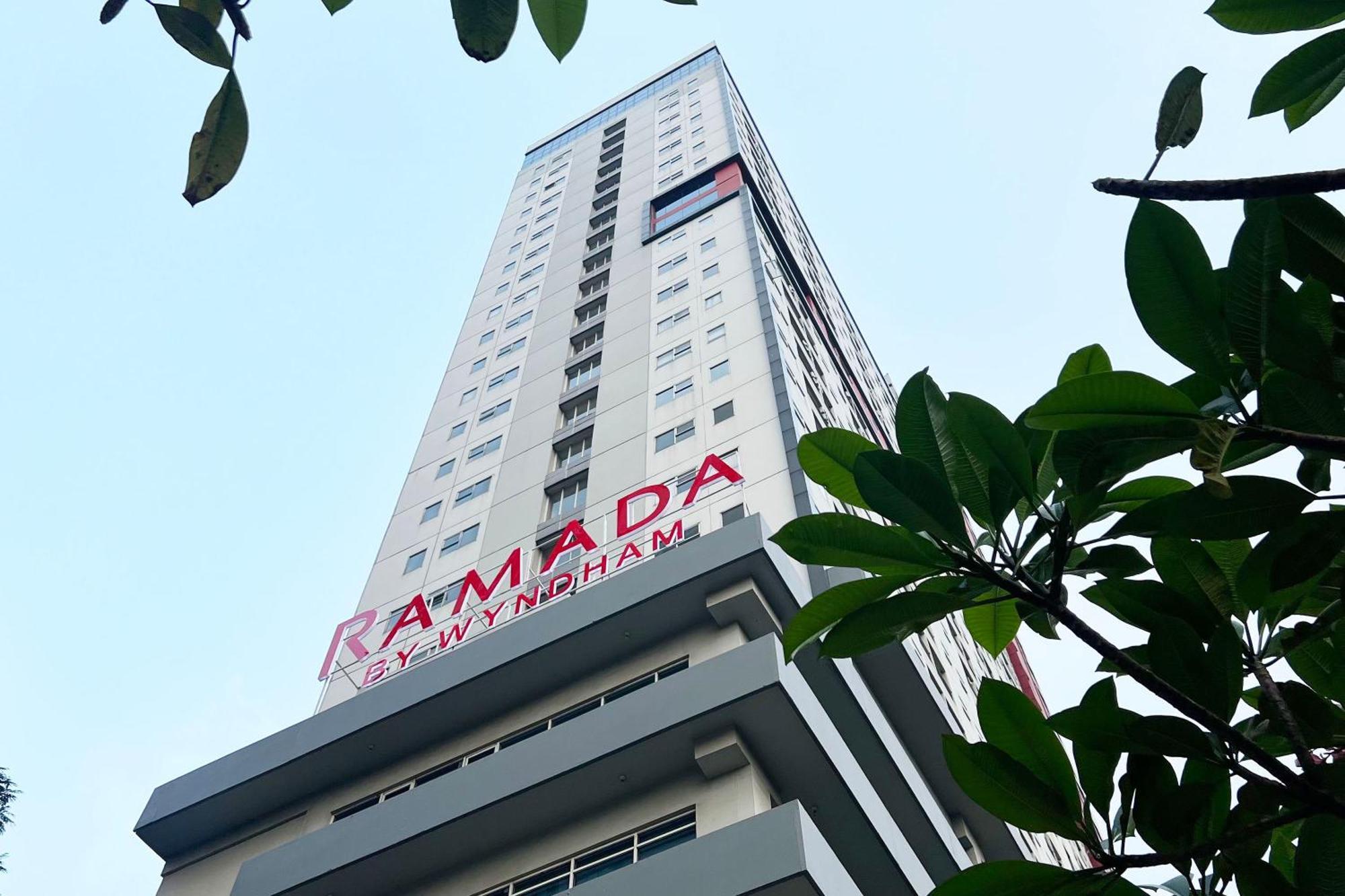 Ramada By Wyndham Serpong Exterior foto