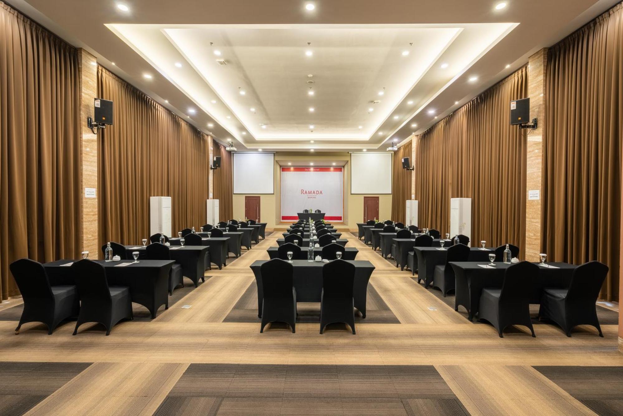 Ramada By Wyndham Serpong Exterior foto