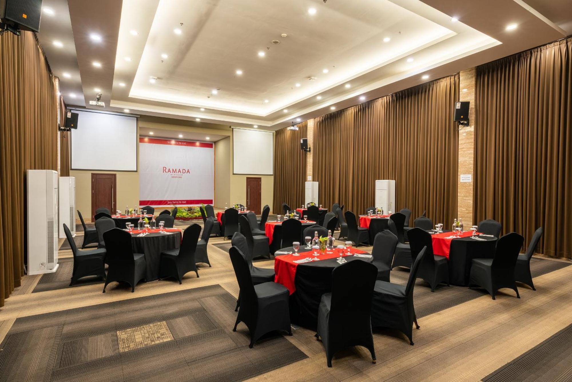 Ramada By Wyndham Serpong Exterior foto