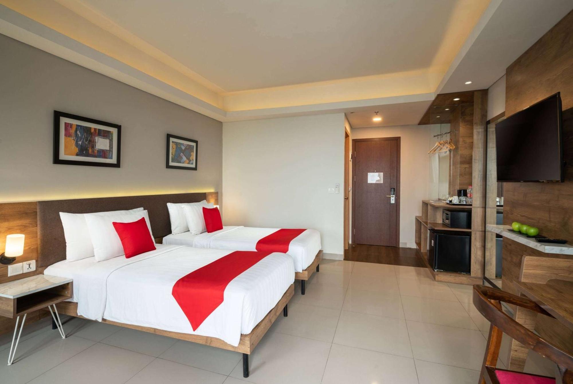 Ramada By Wyndham Serpong Exterior foto