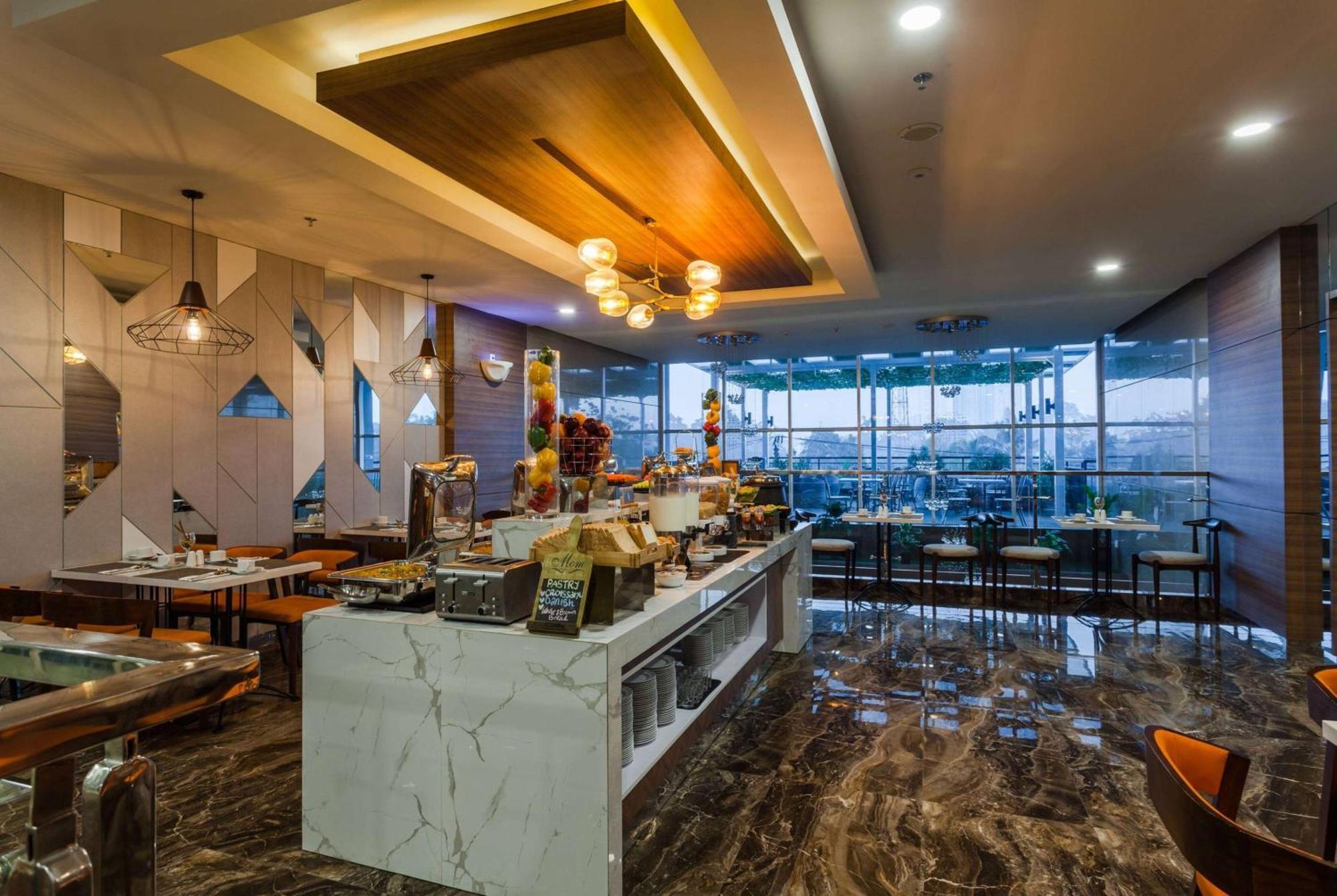 Ramada By Wyndham Serpong Exterior foto