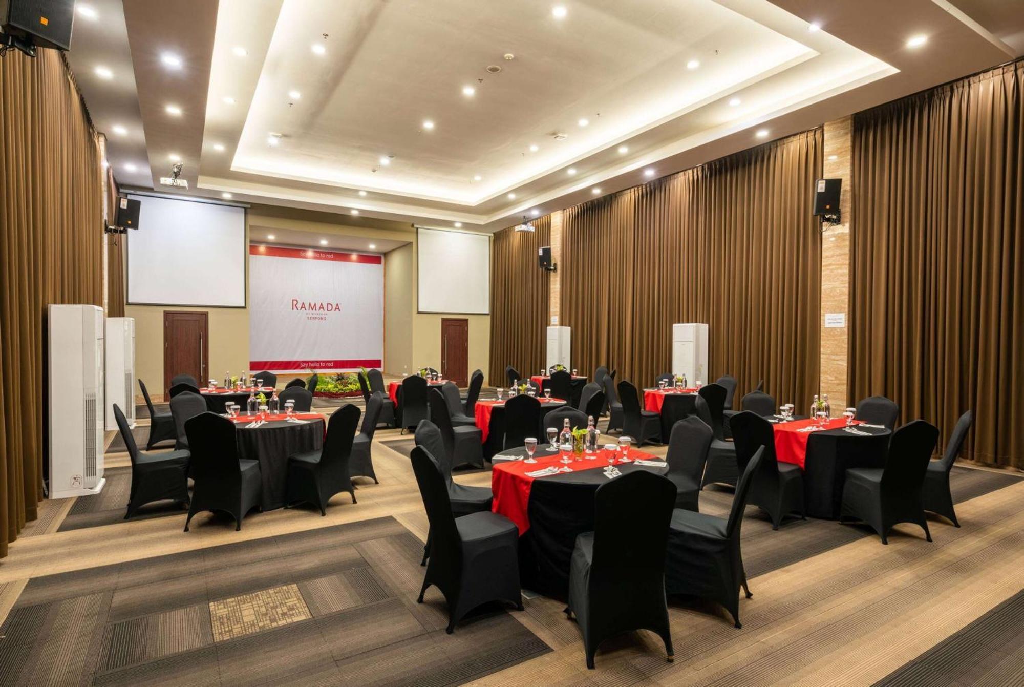 Ramada By Wyndham Serpong Exterior foto