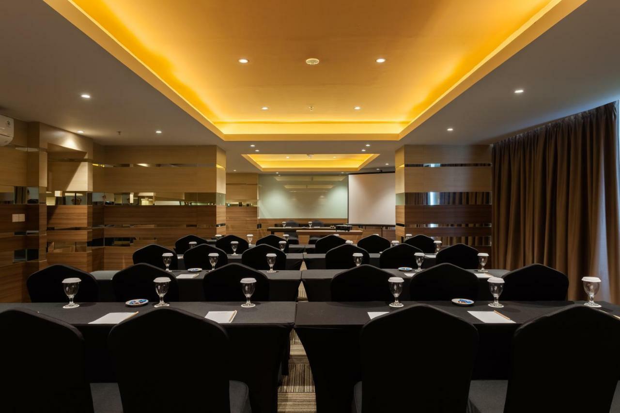 Ramada By Wyndham Serpong Exterior foto