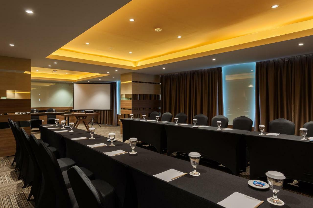 Ramada By Wyndham Serpong Exterior foto